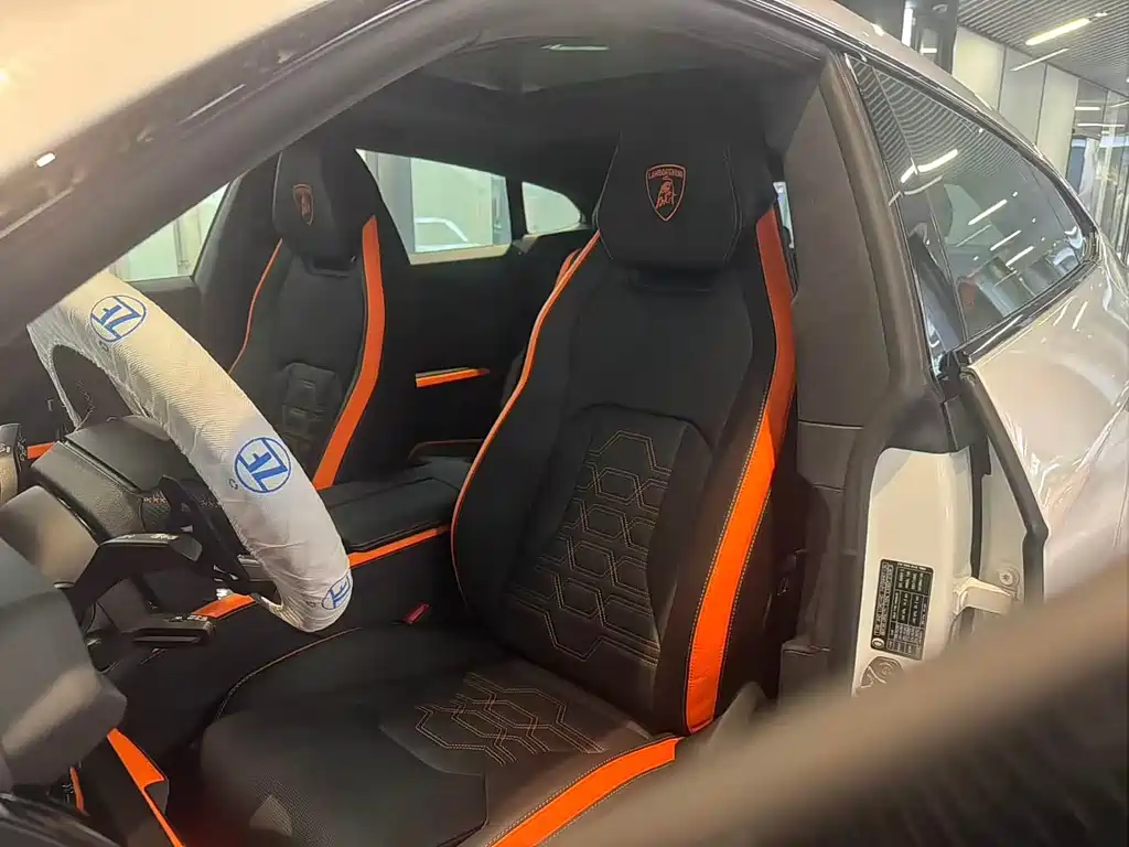 Lamborghini Urus SE — миниатюра 9