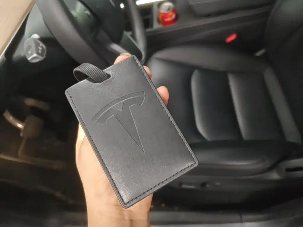 Tesla Model Y — миниатюра 9