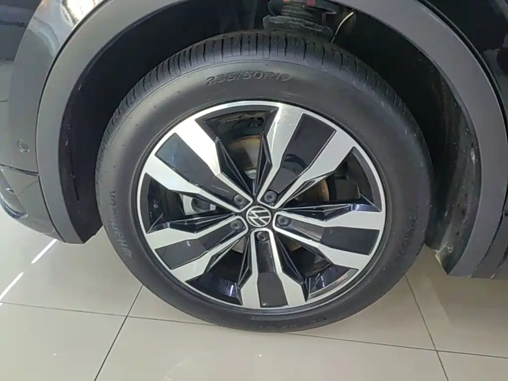 Volkswagen Tiguan L — миниатюра 23