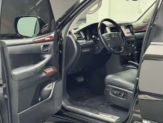 Lexus LX — миниатюра 5