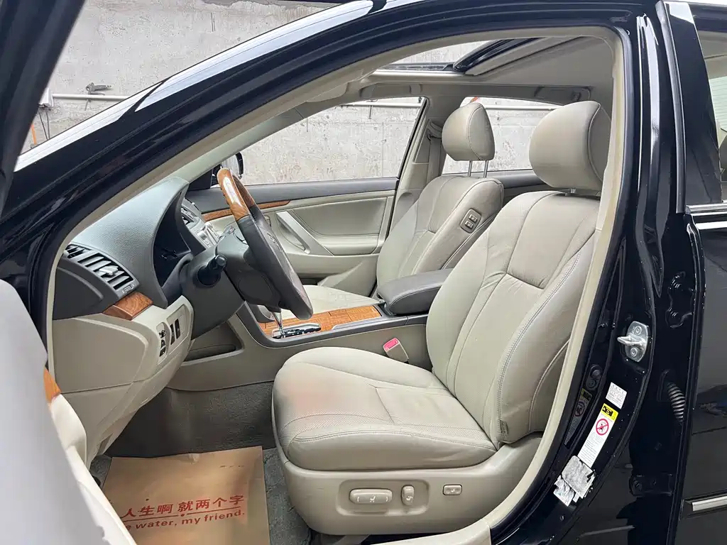 Toyota Camry — миниатюра 6