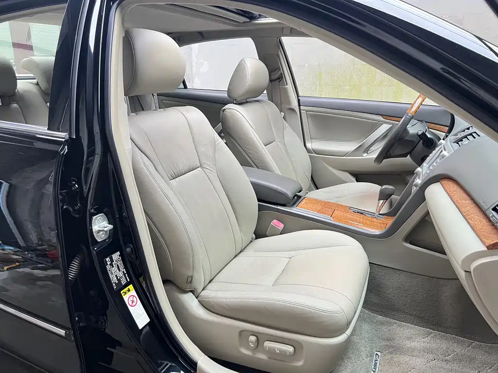 Toyota Camry — миниатюра 10