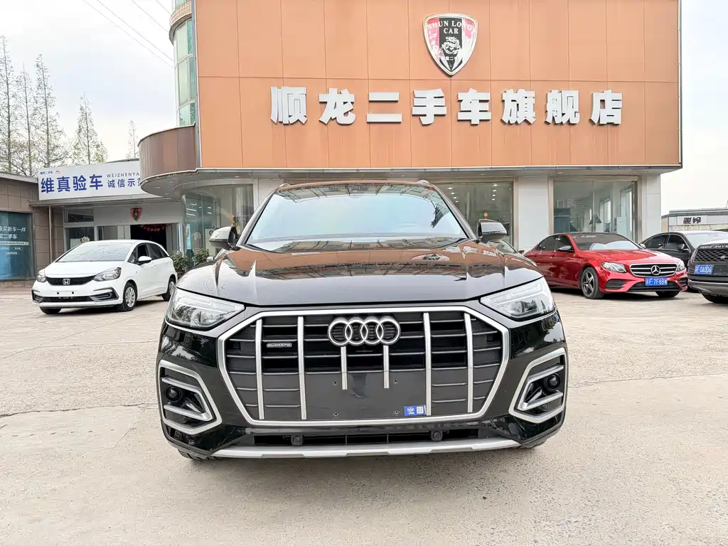 Audi Q5L - фото 2