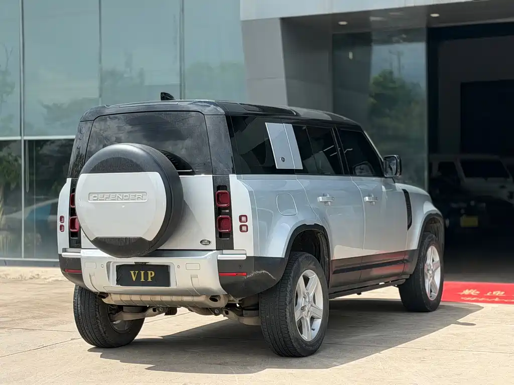 Land Rover Defender — миниатюра 6