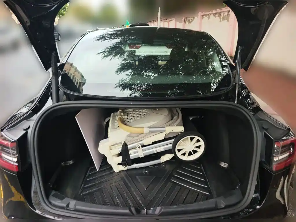 Tesla Model 3 — миниатюра 20