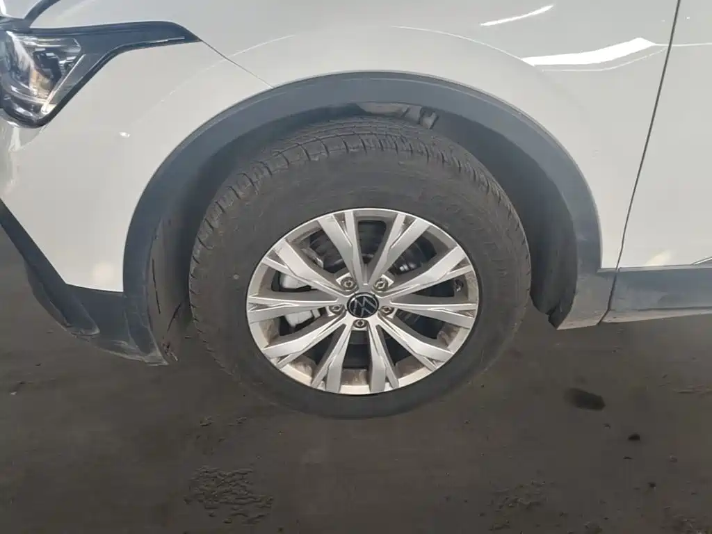 Volkswagen Tiguan L — миниатюра 23