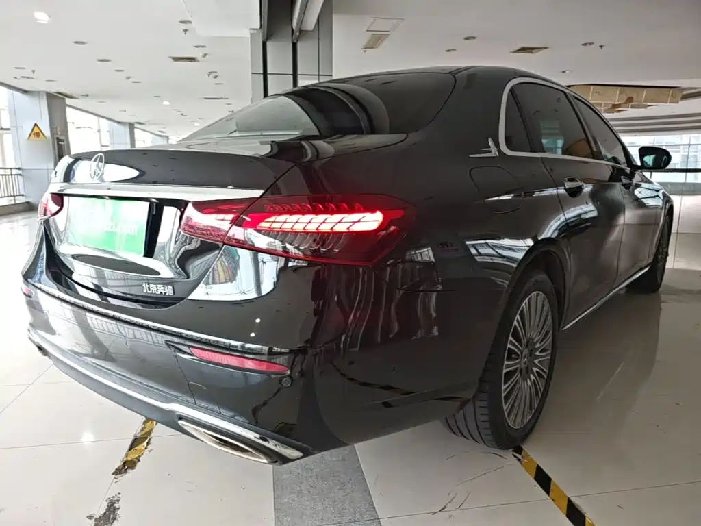 Mercedes-Benz E-Class — миниатюра 7