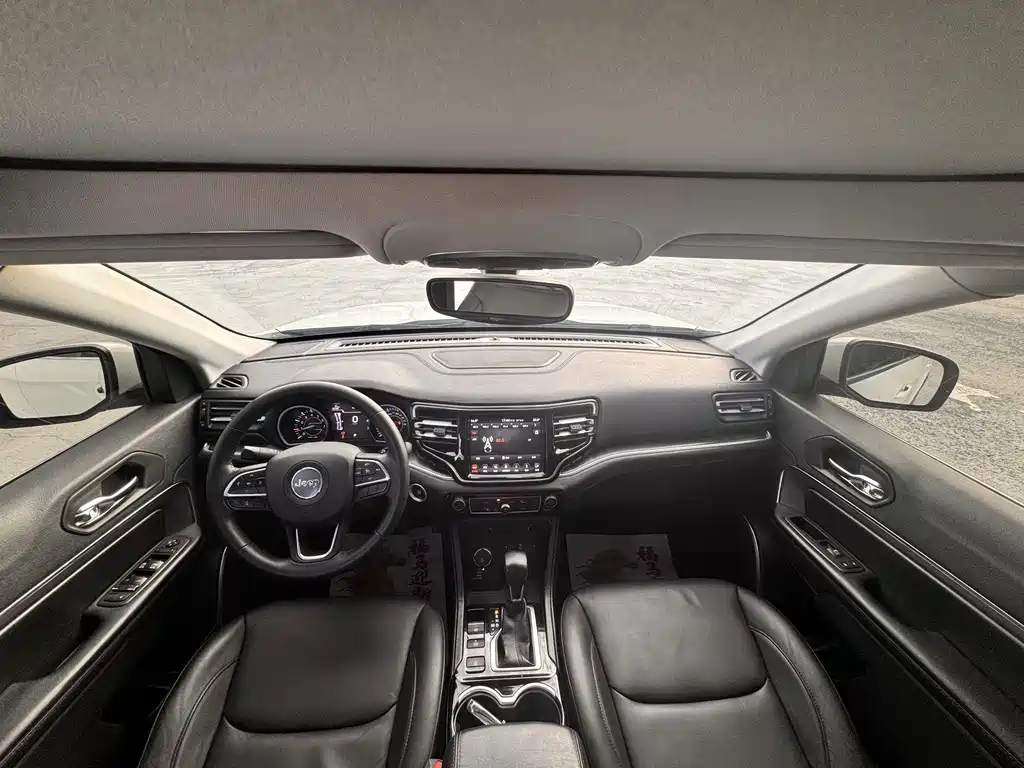 Jeep Grand Commander — миниатюра 5
