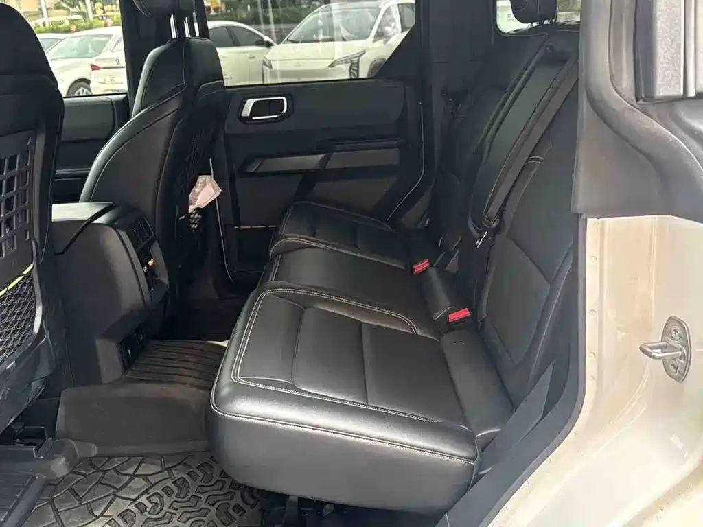 Ford Bronco — миниатюра 3
