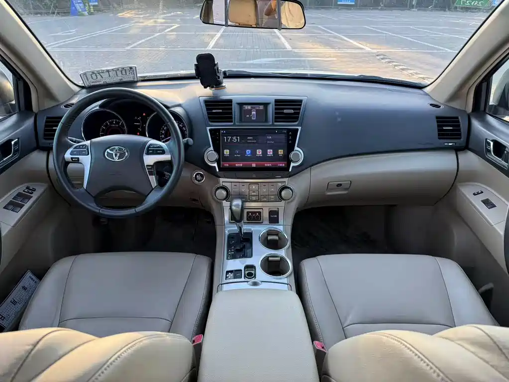 Toyota Highlander — миниатюра 10