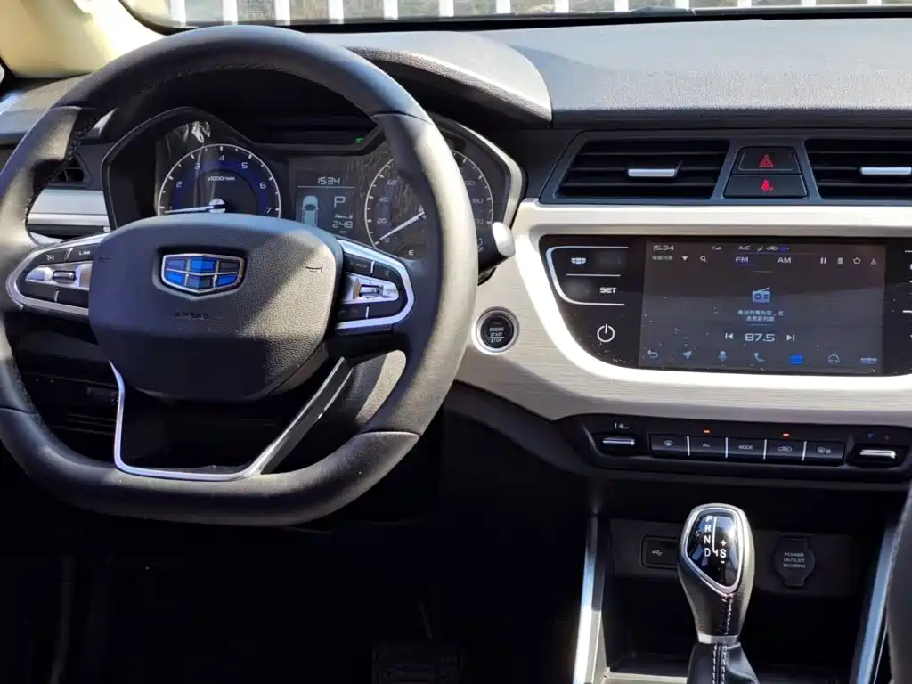 Geely Vision X3 — миниатюра 9