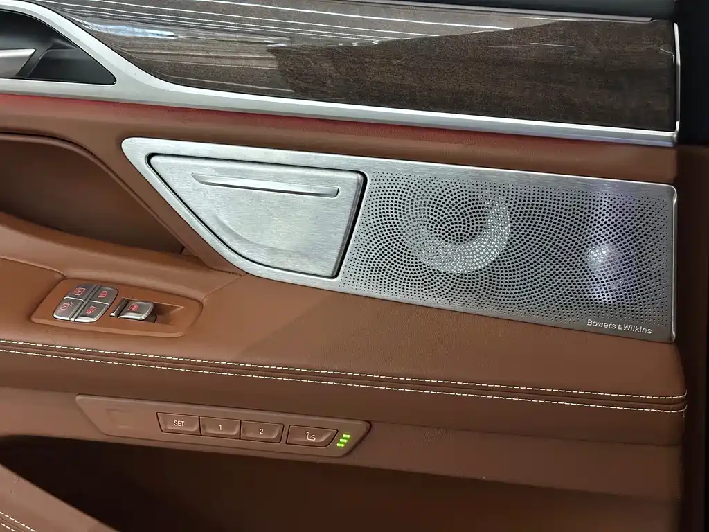 BMW 7 Series — миниатюра 15