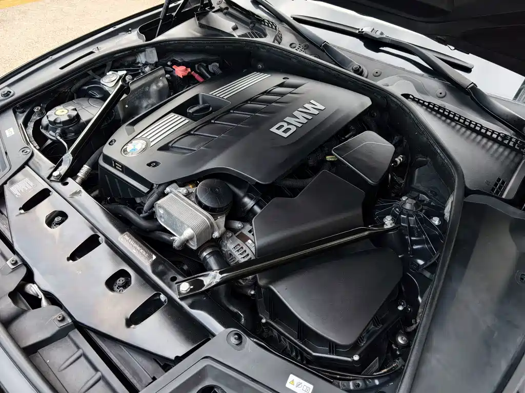 BMW 5 Series — миниатюра 21