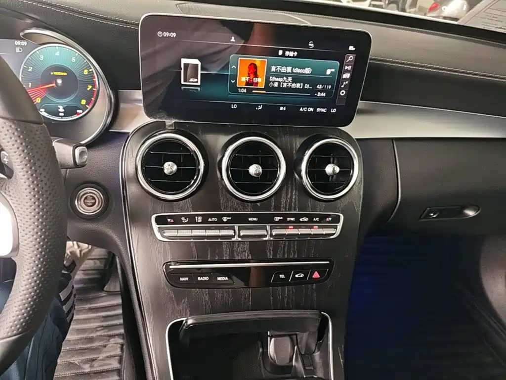 Mercedes-Benz C-Class — миниатюра 13