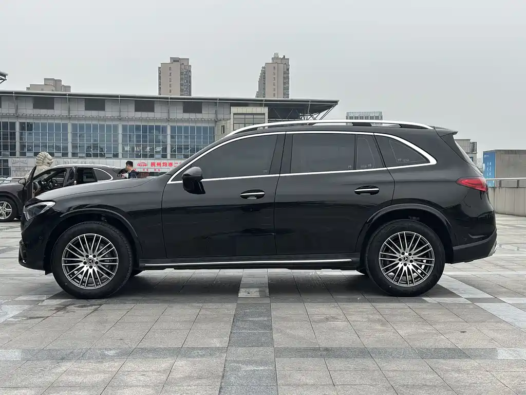 Mercedes-Benz GLC 2025 GLC 300 L 4MATIC 5 мест