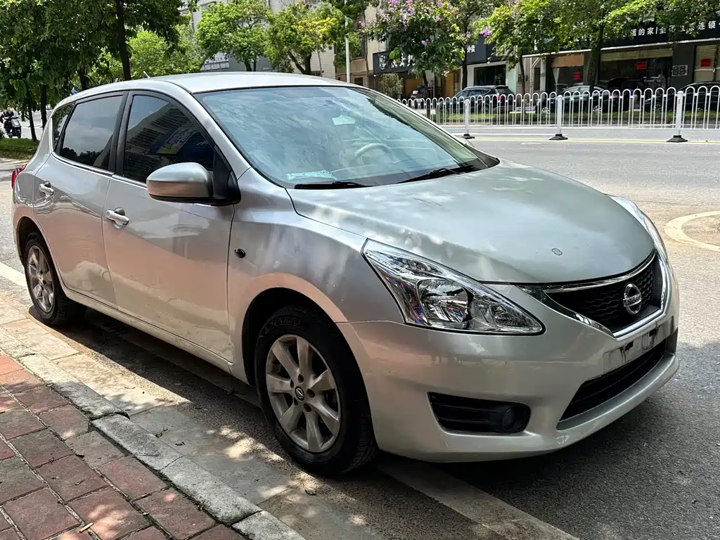Nissan Tiida 2011 1.6L CVT Comfort