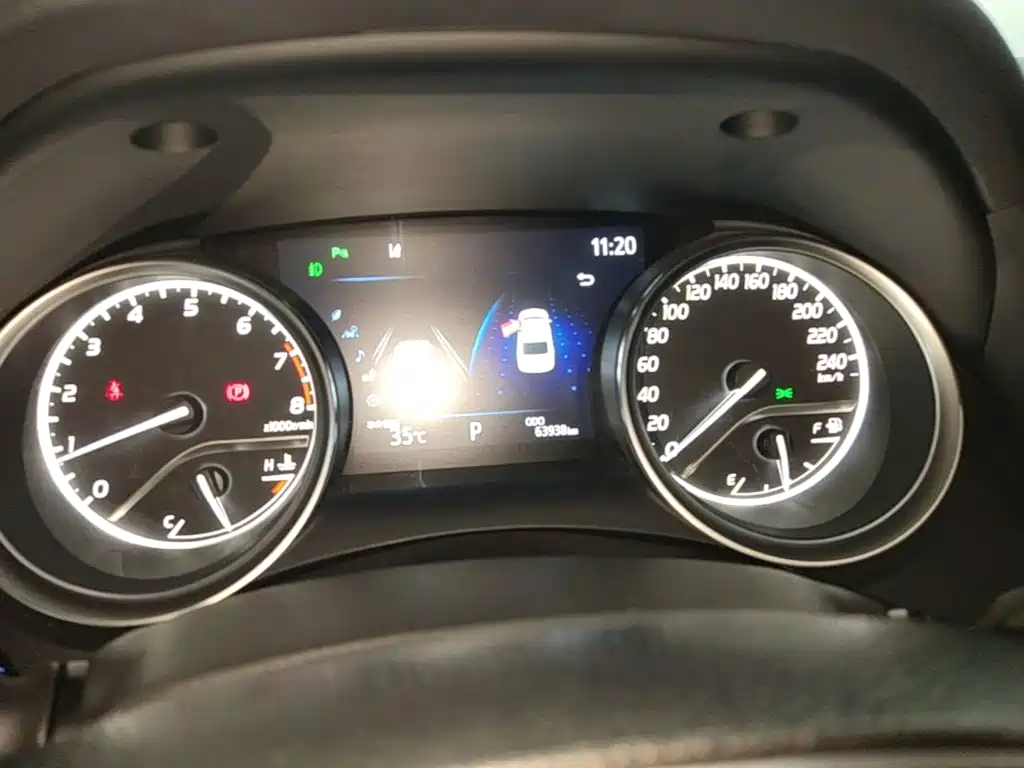 Toyota Camry — миниатюра 12
