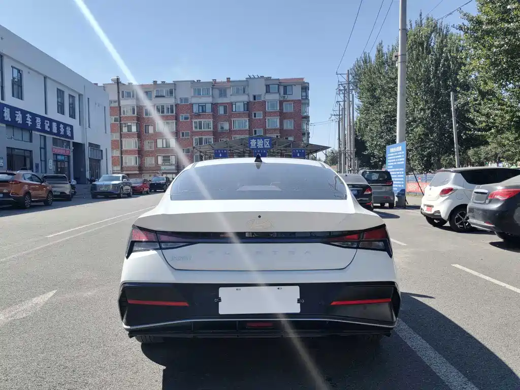 Hyundai Elantra — миниатюра 5