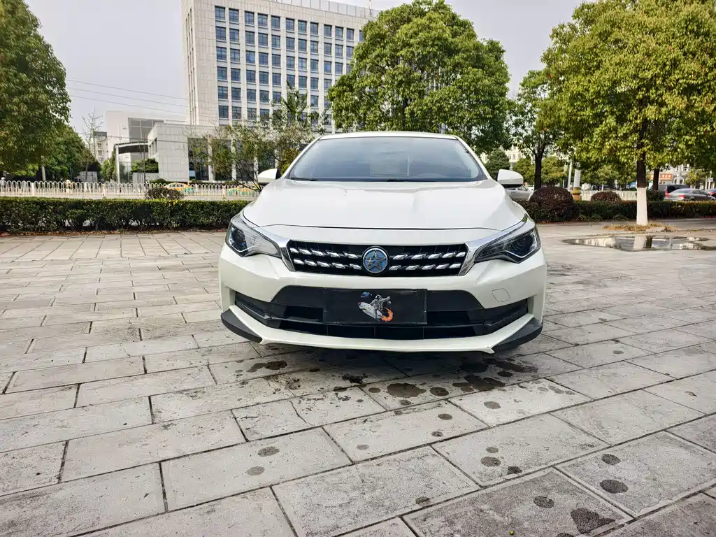 Venucia D60 1.6L Entry Manual Comfort Enjoy Edition, фото 2