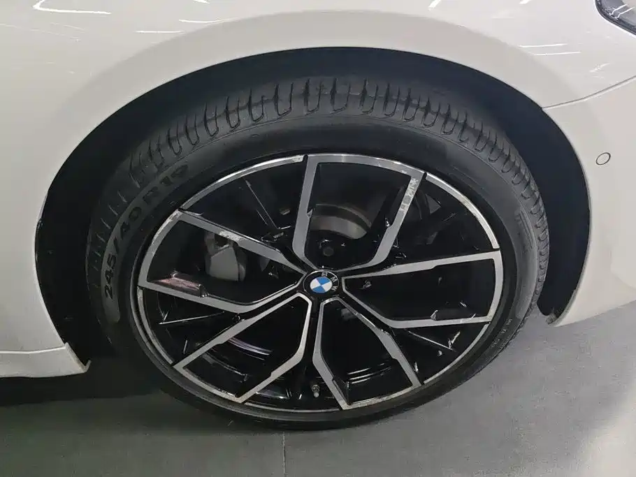 BMW 5 Series — миниатюра 6