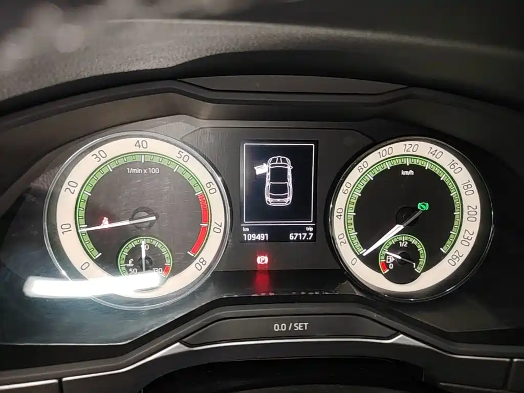 Skoda Superb — миниатюра 12