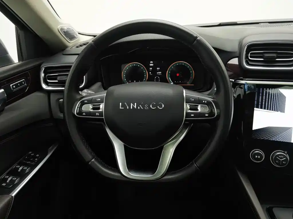Lynk & Co 02 — миниатюра 11