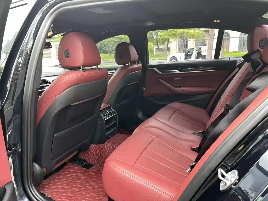 BMW 5 Series — миниатюра 9