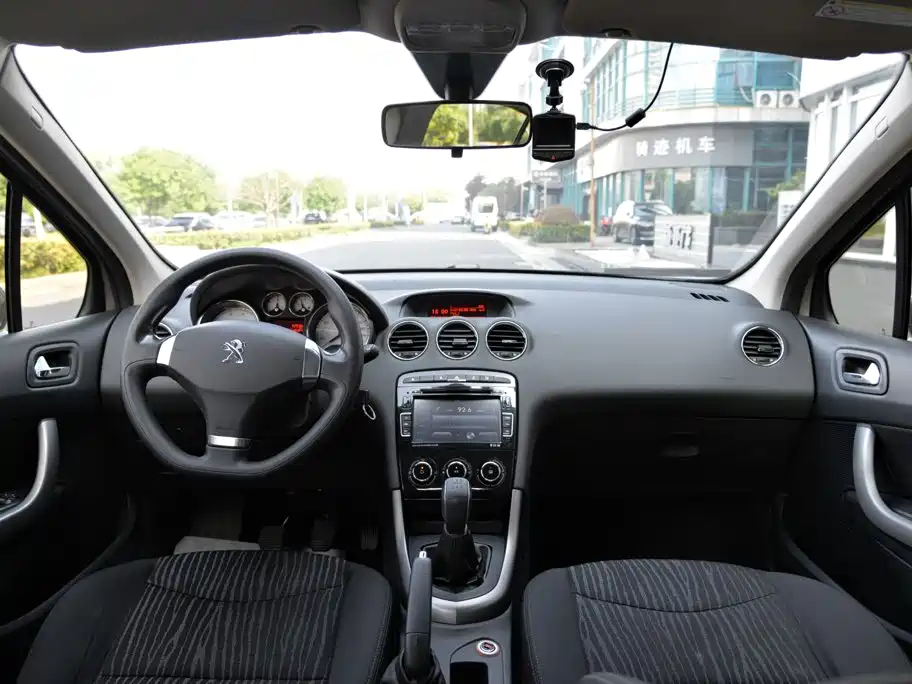 Peugeot 408 — миниатюра 11