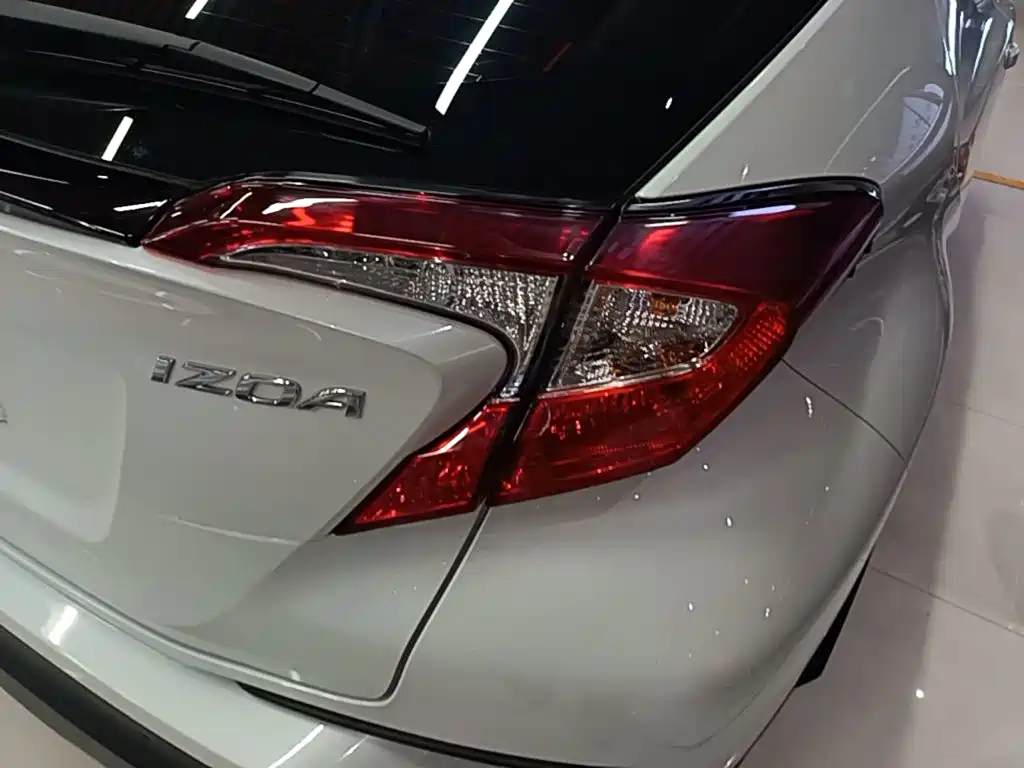 Toyota IZOA — миниатюра 8