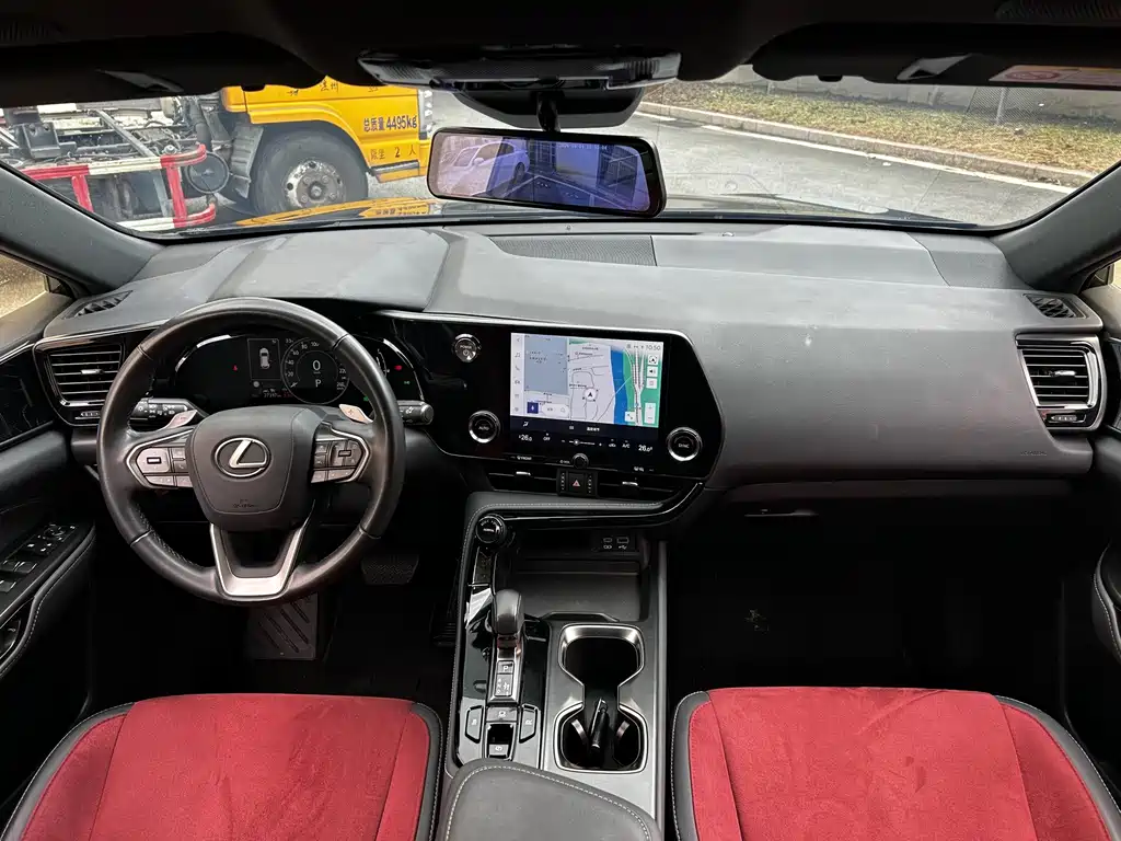 Lexus NX — миниатюра 6