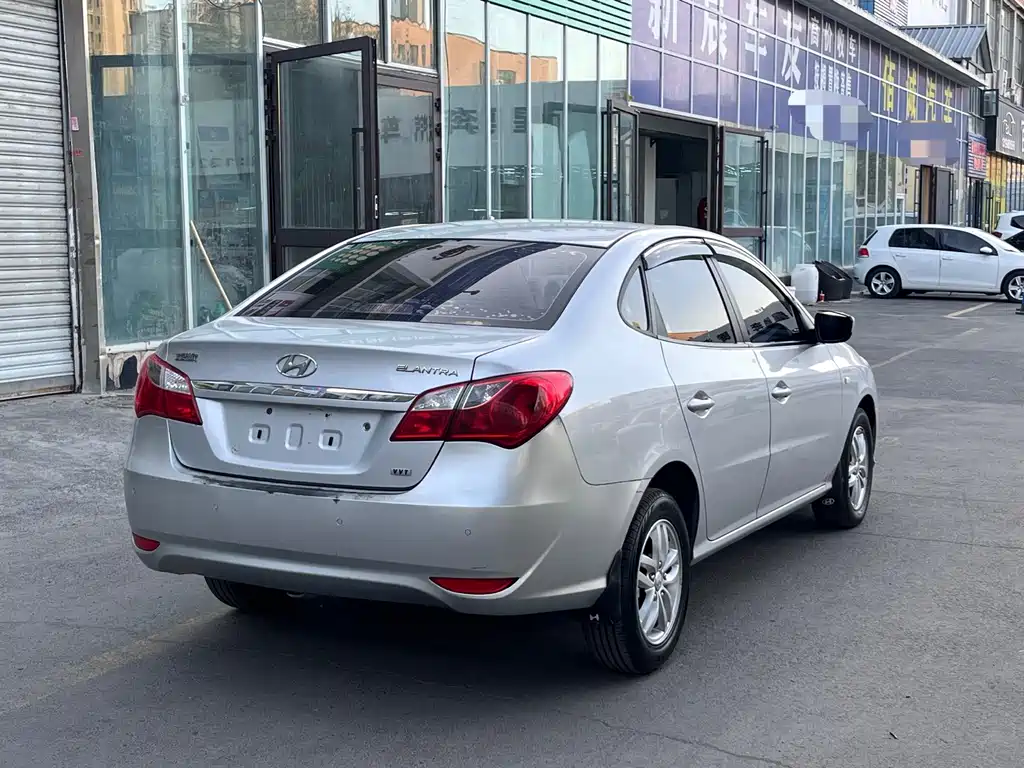Hyundai Elantra — миниатюра 9