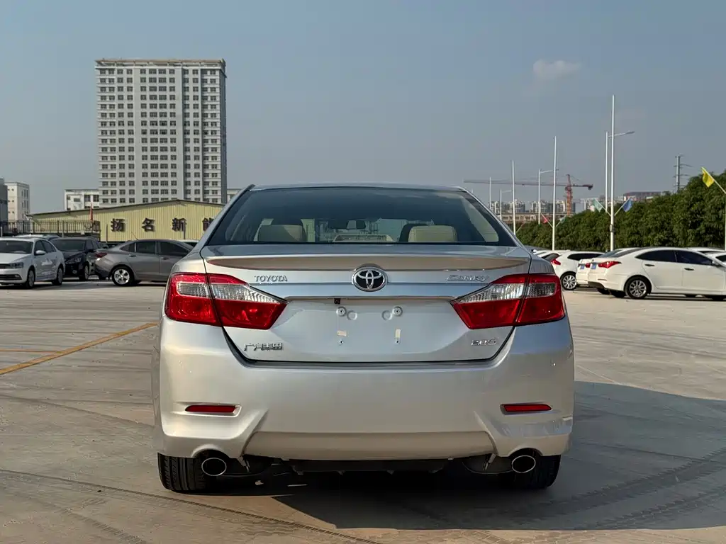Toyota Camry — миниатюра 6