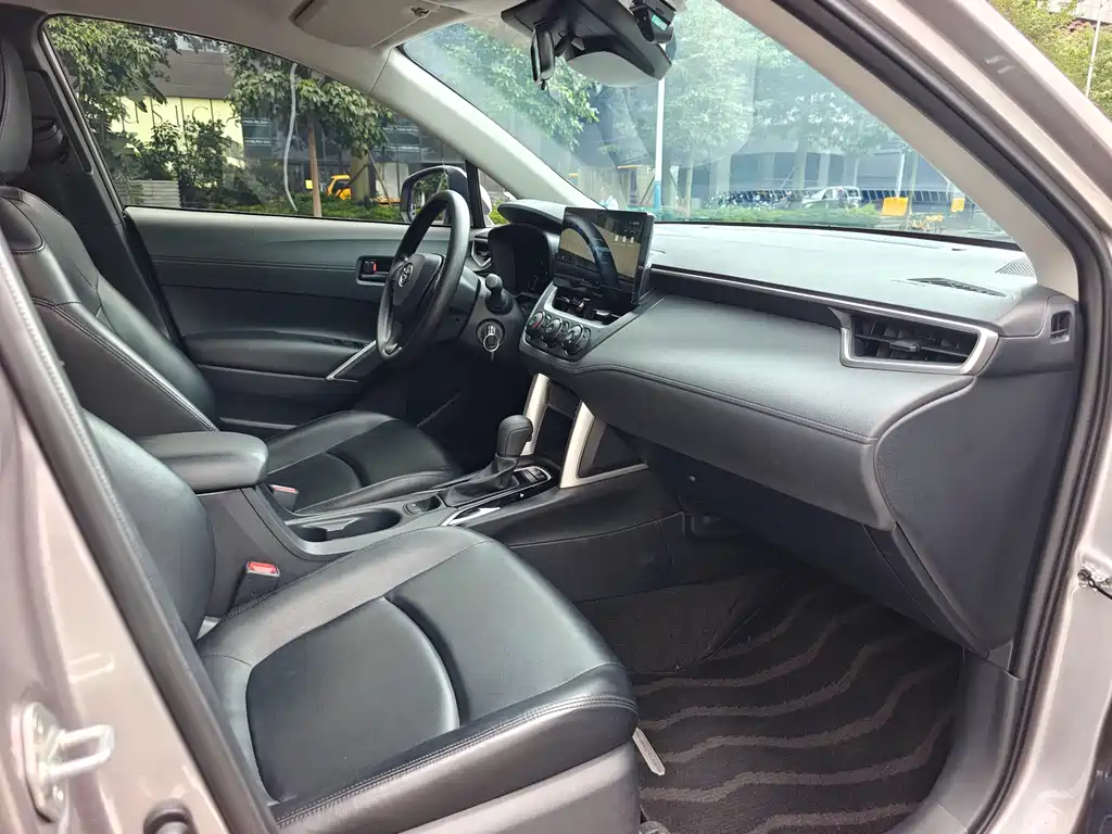 Toyota Corolla Cross — миниатюра 10