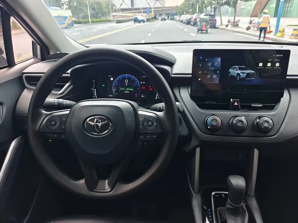 Toyota Corolla Cross — миниатюра 12