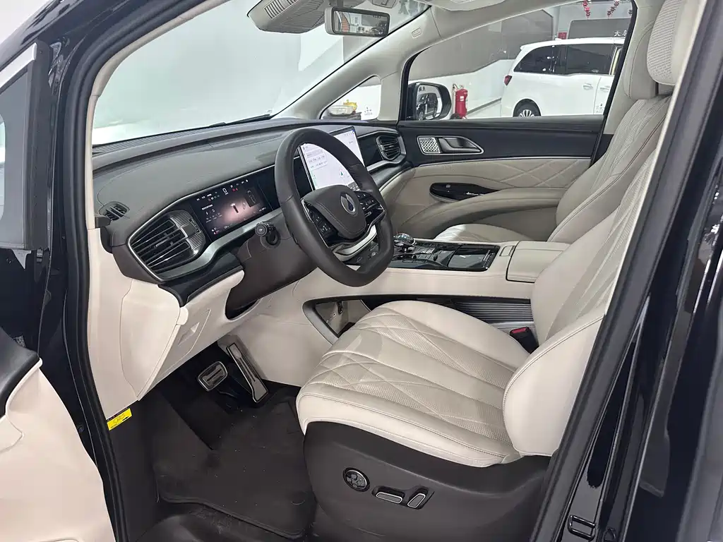 Denza D9 2025 DM-i Smart Drive 1020 Flagship