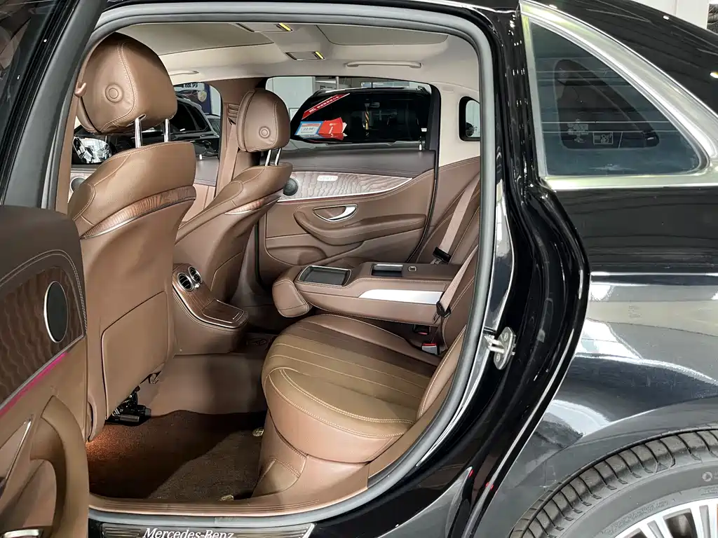 Mercedes-Benz E-Class — миниатюра 9