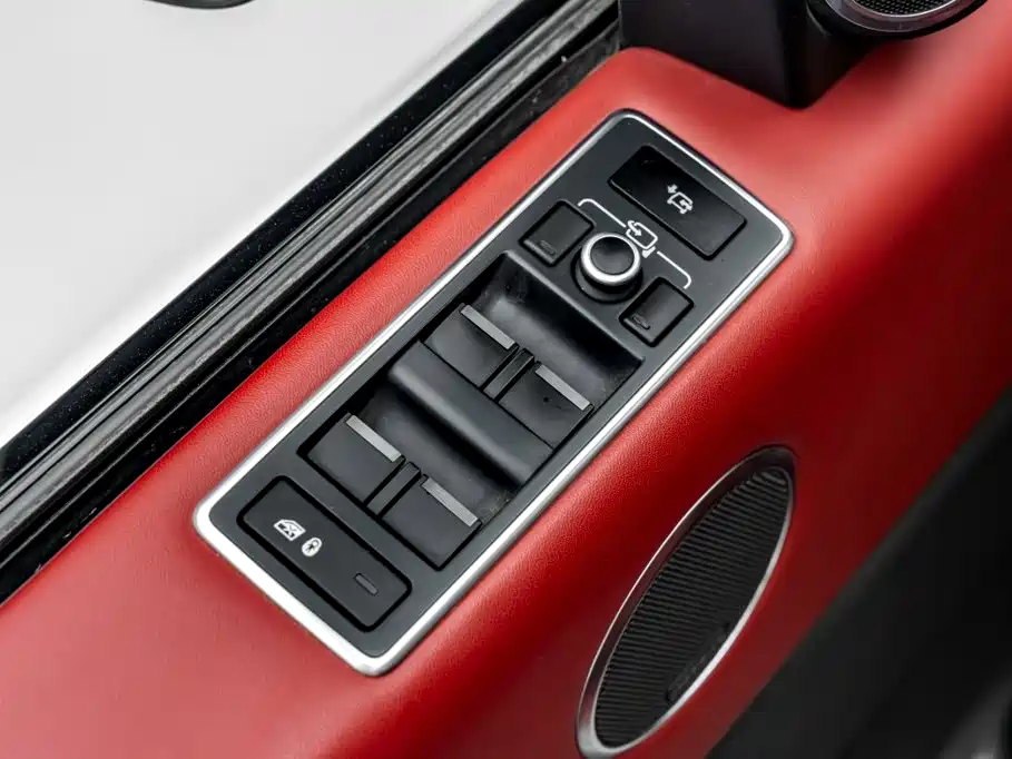 Land Rover Range Rover — миниатюра 13