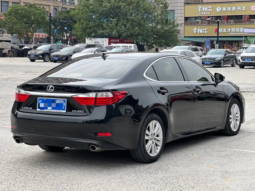 Lexus ES — миниатюра 9