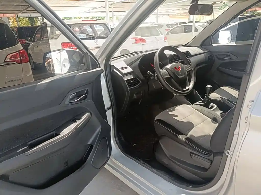 Wuling Hongguang — миниатюра 16