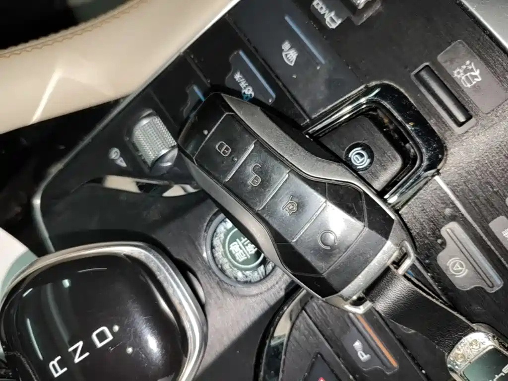 BYD PLUS New Energy — миниатюра 9