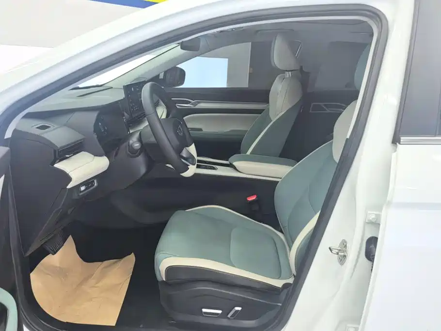Geely Emgrand L HiP L HiP 2022 1.5TD-DHT Pro 100KM Super
