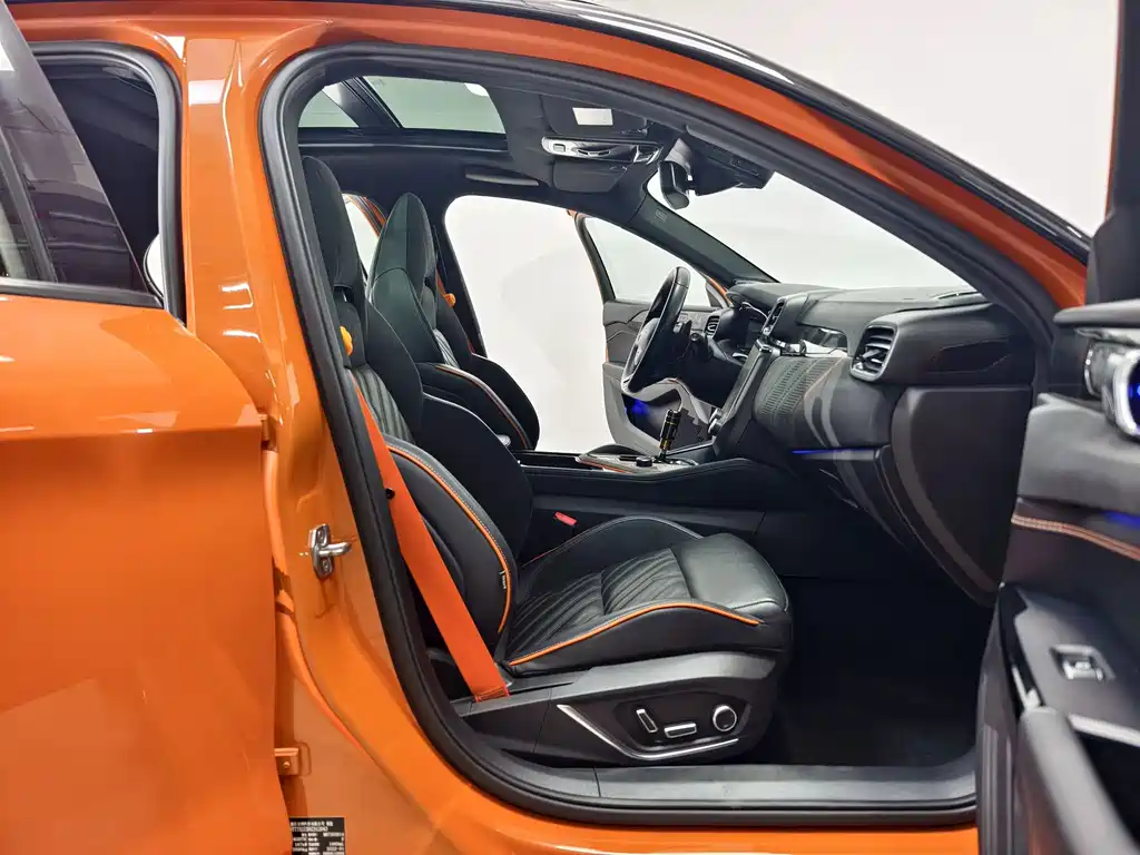 Lynk & Co 02 Hatchback — миниатюра 14