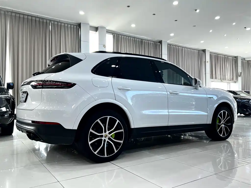Porsche Cayenne Hybrid — миниатюра 5