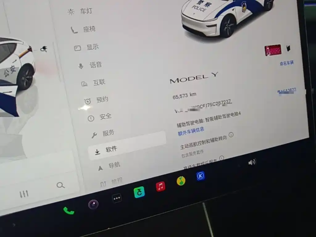 Tesla Model Y — миниатюра 12