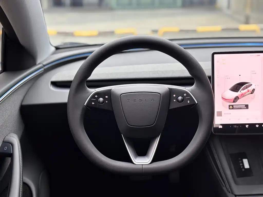 Tesla Model 3 — миниатюра 7