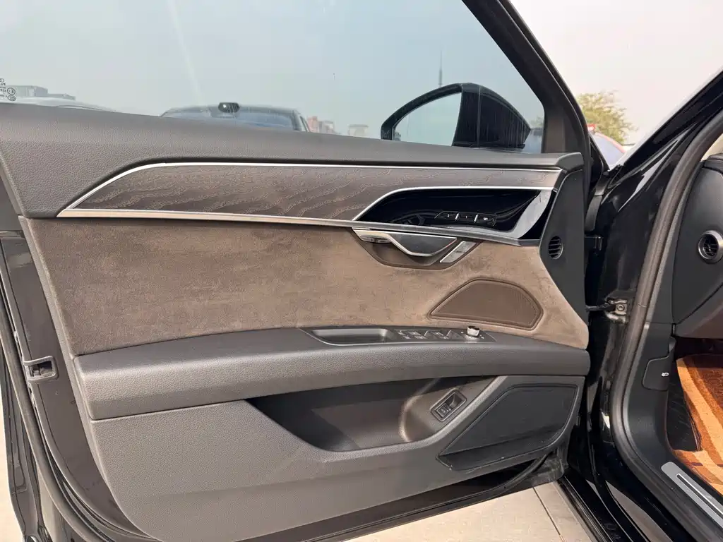 Audi A8 — миниатюра 8
