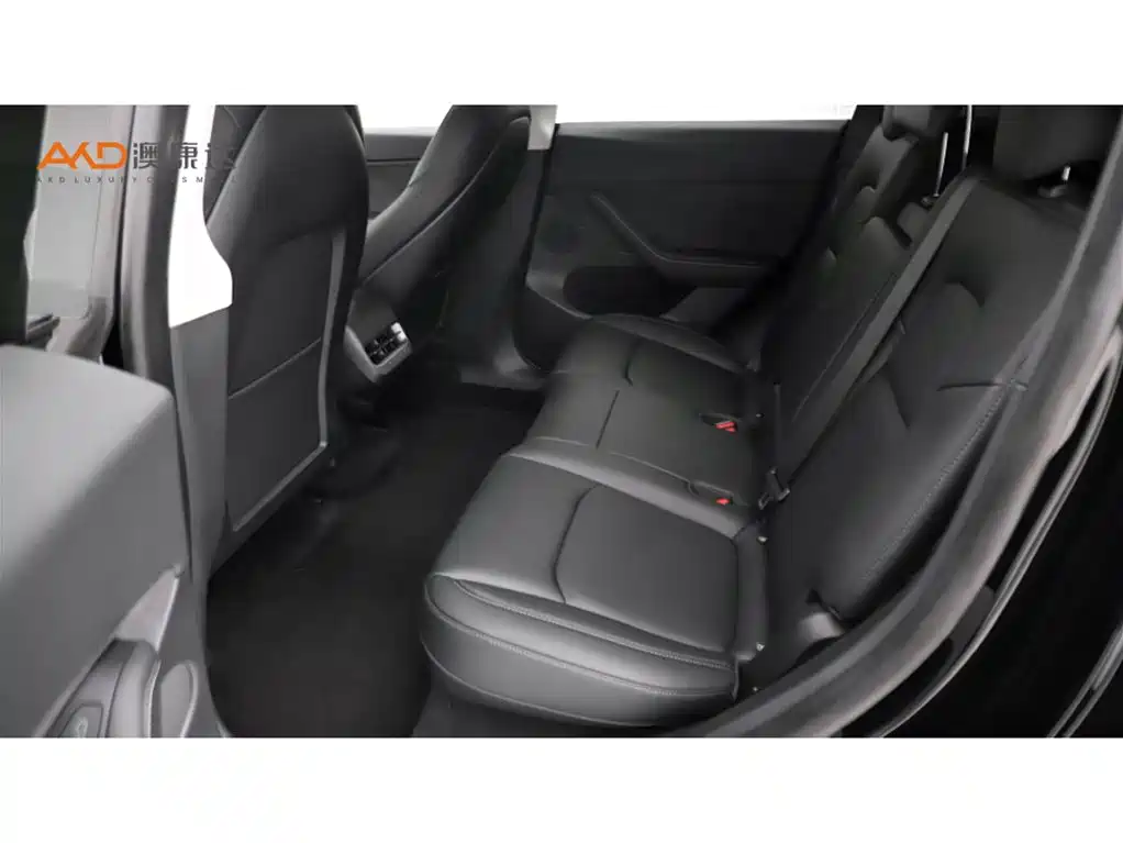 Tesla Model Y — миниатюра 7