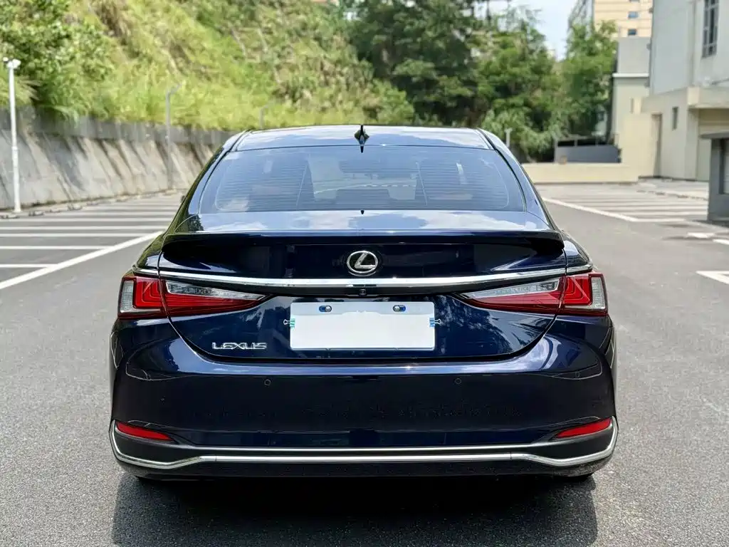 Lexus ES — миниатюра 8