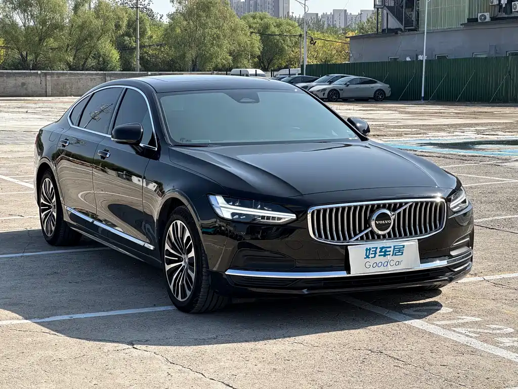 VOLVO  S90