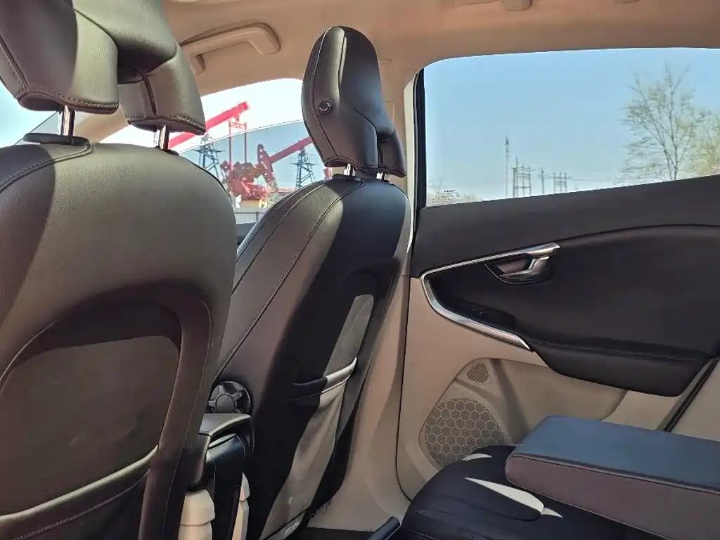 Volvo V40 — миниатюра 6
